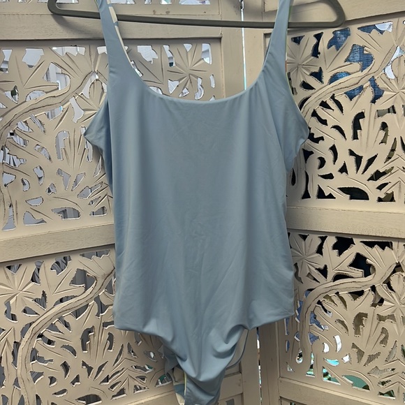 NWT Roxy wildflowers one piece. Size XL. Reversible swimsuit. - Picture 12 of 12